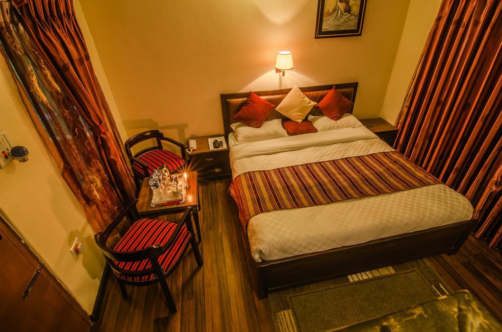 Hotel Lakefront Pokhara Rom bilde